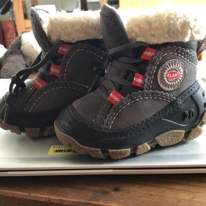 Barely worn leather winter boots.